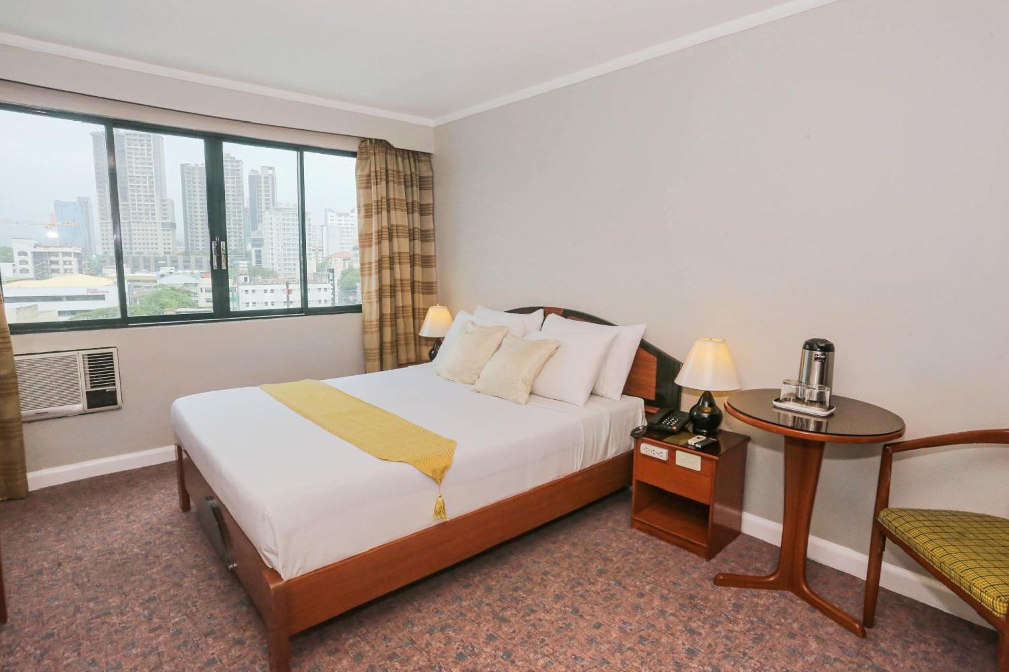 Holiday Plaza Hotel - 宿务 外观 照片