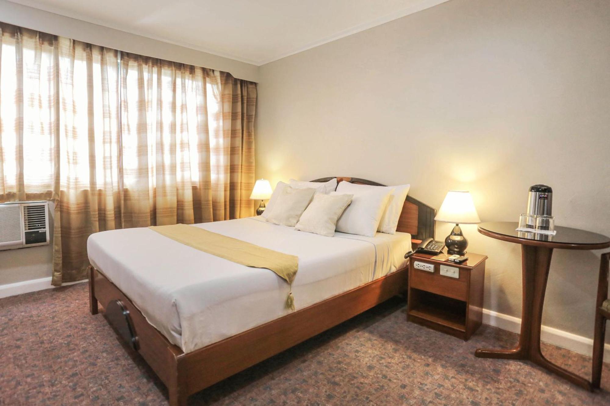 Holiday Plaza Hotel - 宿务 外观 照片