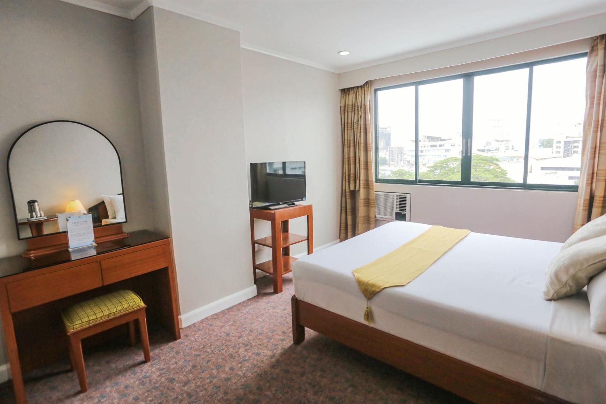 Holiday Plaza Hotel - 宿务 外观 照片