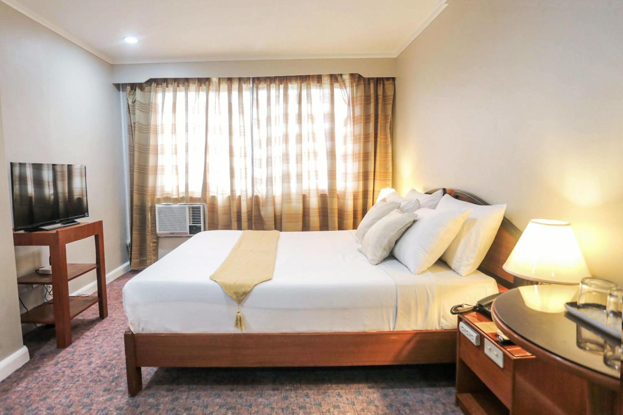 Holiday Plaza Hotel - 宿务 外观 照片