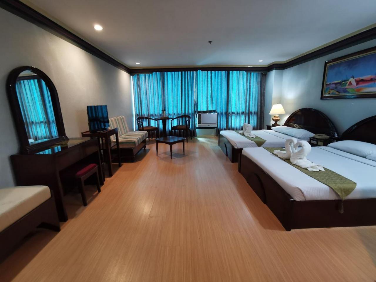 Holiday Plaza Hotel - 宿务 外观 照片