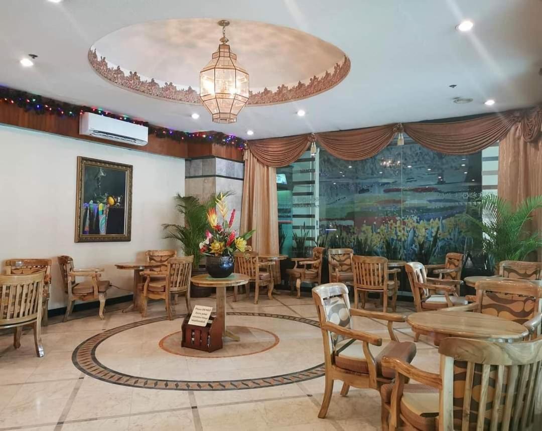 Holiday Plaza Hotel - 宿务 外观 照片