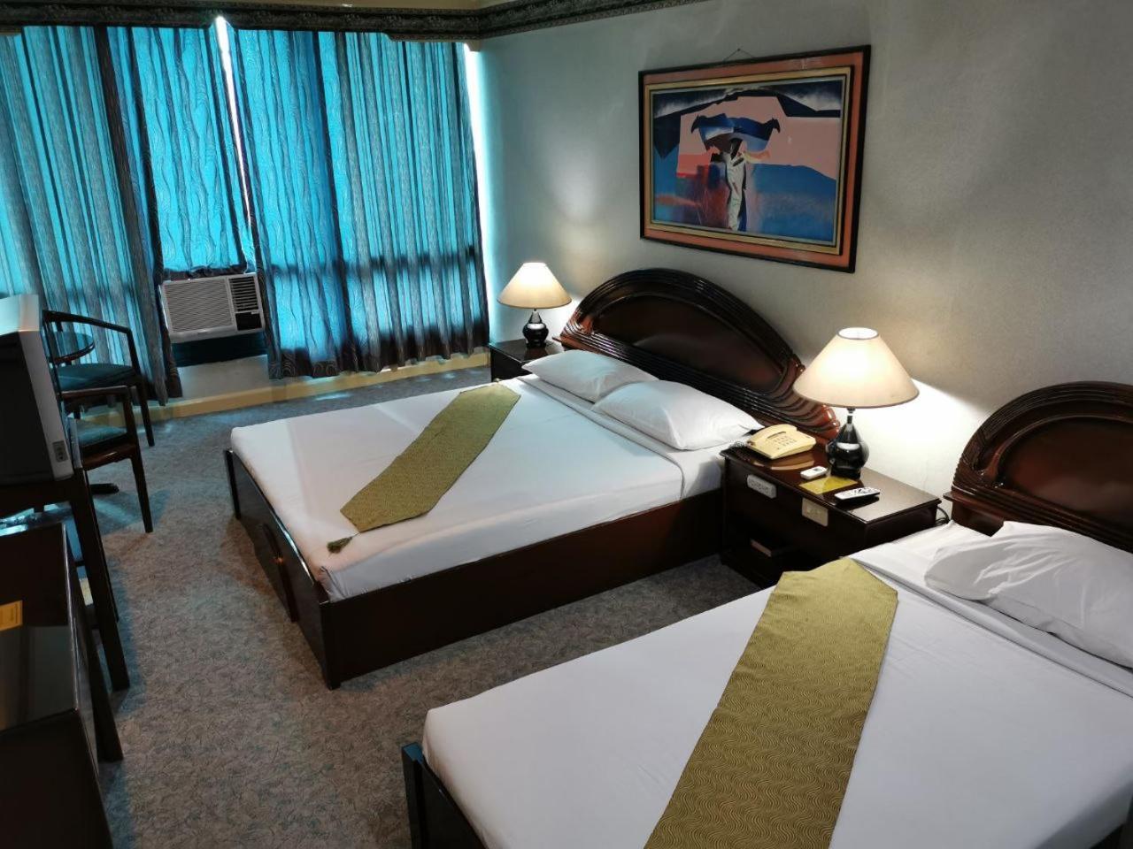 Holiday Plaza Hotel - 宿务 外观 照片
